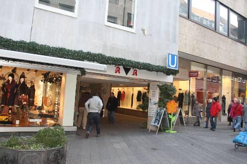 Der Eingang von der Kaiserstraße zur Lorenzkirche sollte eigentlich verschönert werden. Doch es tut sich nichts.