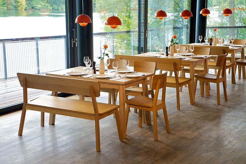 So sieht die neue Gaststätte der Löwen aus: Das Interieur ist absichtlich neutral gehalten. In der Gaststätte sollen Fans der Bayern und der Löwen Bier ihr trinken und auch essen.