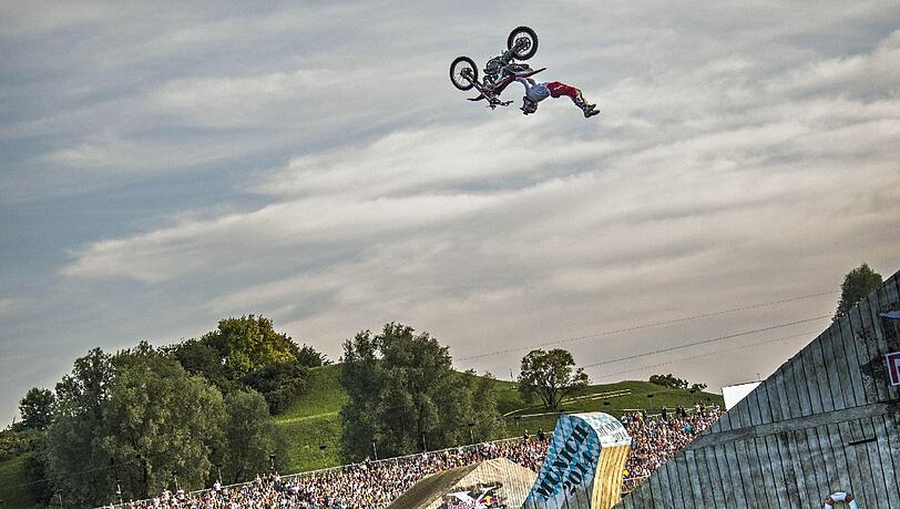 Mit „Double Backflip“ und „Double Grab Backflip“ zum Sieg: Josh Sheehan Mit „Double Backflip“ und „Double Grab Backflip“ zum Sieg: Josh Sheehan