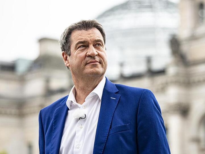 Markus Söder (CSU) steht vor dem Reichstag. Foto: Fabian Sommer/dpa/Archivbild