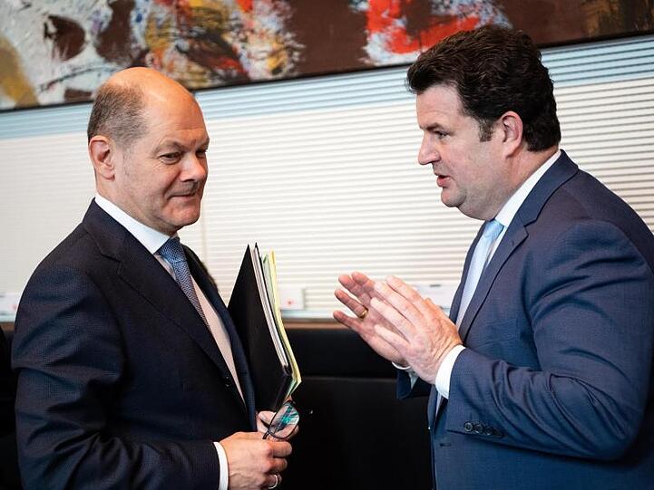 Finanzminister Olaf Scholz (l) und Arbeitsminister Hubertus Heil in Berlin.