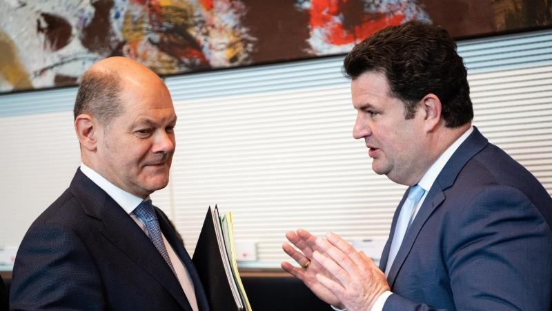 Finanzminister Olaf Scholz (l) und Arbeitsminister Hubertus Heil in Berlin. Finanzminister Olaf Scholz (l) und Arbeitsminister Hubertus Heil in Berlin.