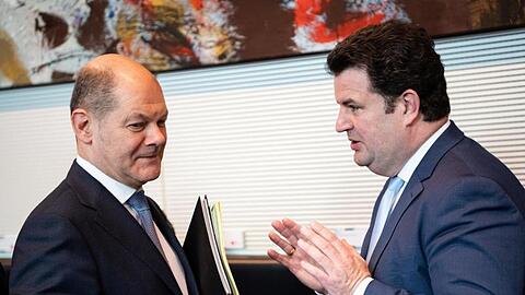 Finanzminister Olaf Scholz (l) und Arbeitsminister Hubertus Heil in Berlin.