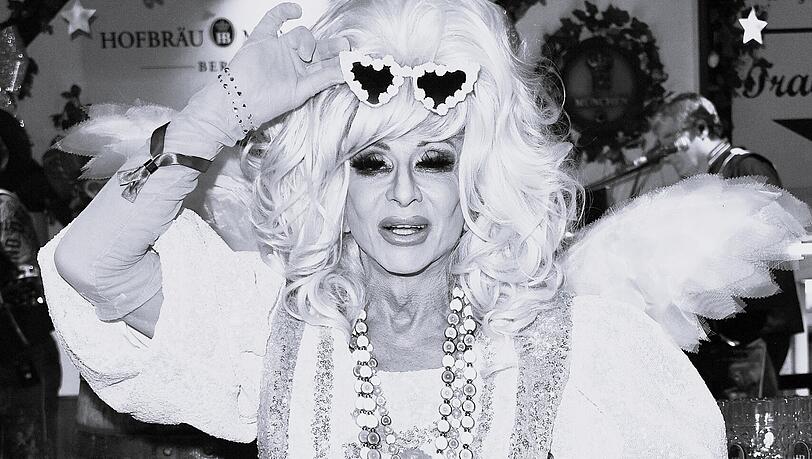 Comedian Angelo Conti, der regelmäßig als Dragqueen auftrat, ist vor wenigen Tagen überraschend gestorben.
