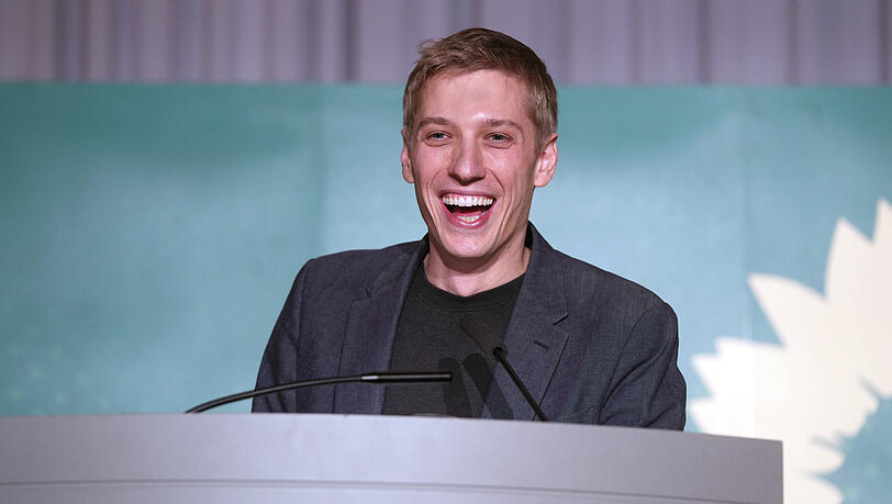 B&uuml;rgermeister Dominik Krause (Gr&uuml;ne) nutzt die Tage, in denen OB Dieter Reiter (SPD) im Urlaub weilt. Und schafft das n&auml;chtliche Flaschenbierverkaufsverbot ruckzuck wieder ab.