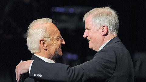 Beim Aschermittwoch 2000 war Stoiber zackig, bissig und krampfig. 2012 soll er wieder auftreten - als Vertreter von Ministerpräsident und Interims-Bundespräsident Horst Seehofer.