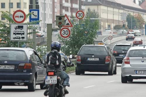 Inzwischen wissen Auto- und Motorradfahrer, dass im McGraw-Graben geblitzt wird und fahren entsprechend langsamer.
