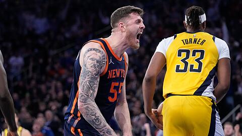 Knicks-Center Isaiah Hartenstein jubelt.