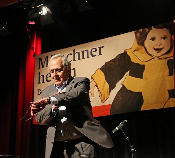 Kabarett-Legende: Dieter Hildebrandt auf der Lustspielhaus-Bühne.