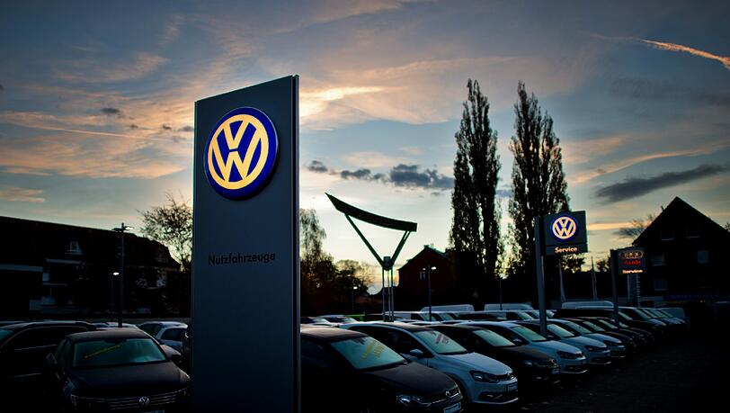 Weil er keine Unregelmäßigkeiten bei VW-Fahrzeugen entdeckte, ärgert sich die Bundesregierung über den Tüv Nord. Weil er keine Unregelmäßigkeiten bei VW-Fahrzeugen entdeckte, ärgert sich die Bundesregierung über den Tüv Nord.