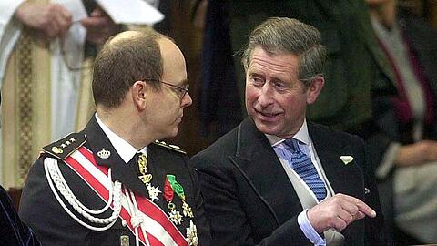 So nah wie bei anderen Aufeinandertreffen (hier im Jahr 1999) sollen sich Fürst Albert II. von Monaco (l.) und Prinz Charles zuletzt nicht gekommen sein.