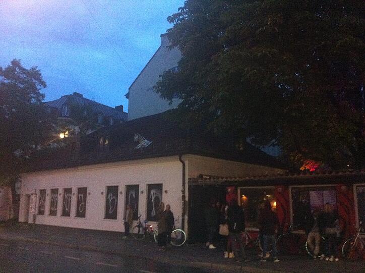 Die Rubybar mit dem roten Pferd zieht weiter.