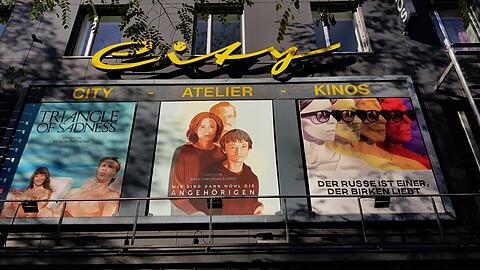 Diese Filme liefen zuletzt im City, wie man von der Sonnenstraße aus sehen kann. Doch viele Zuschauer zieht momentan nur der Cannes-Gewinner "Triangle of Sadness".