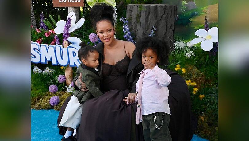 Rihanna mit ihren Söhnen Riot und RZA (r.). Rihanna mit ihren Söhnen Riot und RZA (r.).