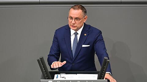 AfD-Chef Chrupalla kritisiert die Reformen und die R&uuml;stungspolitik.