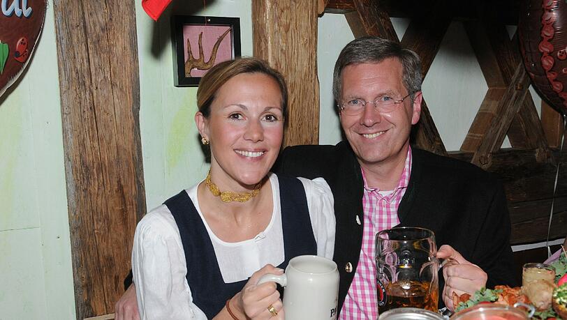 Christian Wulff und seine Frau Bettina feiern auf der Wiesn Christian Wulff und seine Frau Bettina feiern auf der Wiesn