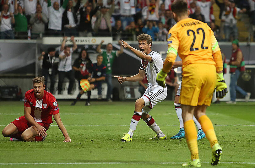Die DFB-Elf gewinnt das wichtige EM-Qualispiel gegen Polen mit 3:1 und ist jetzt ganz nah dran an der Europameisterschafts-Teilnahme. Die Bilder.