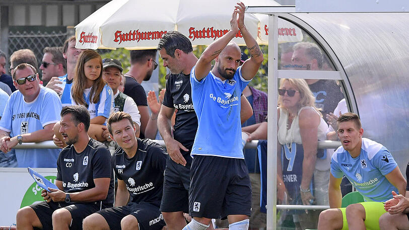 2017 kehrt der verlorene Sohn kehrt heim nach Giesing. Ex-Mitspieler und Trainer Bierofka holt das Kraftpaket mit dem Gespür fürs Spiel in die Regionalliga Bayern. Gebhart überzeugt als Leader, macht fünf Tore und vier Vorlagen in neun Spielen.