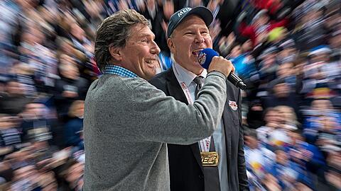EHC-Stadionsprecher Stefan Schneider mit Headcoach Don Jackson.