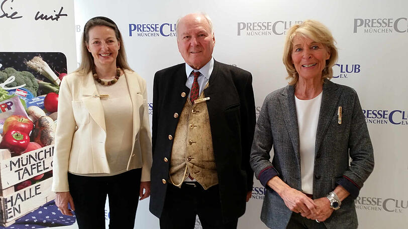 Tafel-Chefin Hannelore Kiethe (r.), Schirmherrin Gabriele von Habsburg und Babynahrungshersteller Claus Hipp beantworteten die wichtigsten Fragen zur Münchner Tafel.