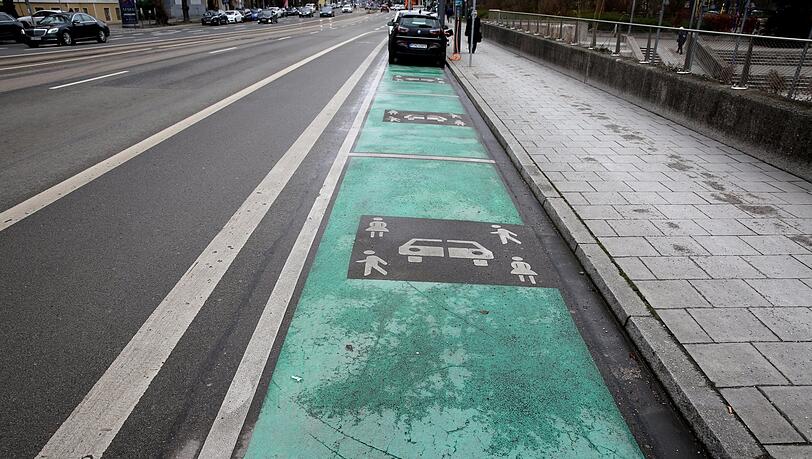 Hier dürfen nur Carsharing-Autos stehen. Hier dürfen nur Carsharing-Autos stehen.