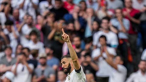 Real-Stürmer Karim Benzema jubelt nach seinem Tor zum 1:1 in seinem letzten Spiel für die Madrilen.