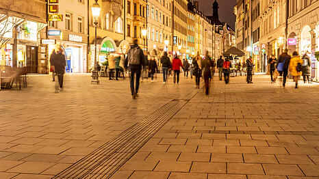 Die Sendlinger Stra&szlig;e in der Altstadt. 2026 soll die Fu&szlig;g&auml;ngerzone gr&uuml;ner werden.