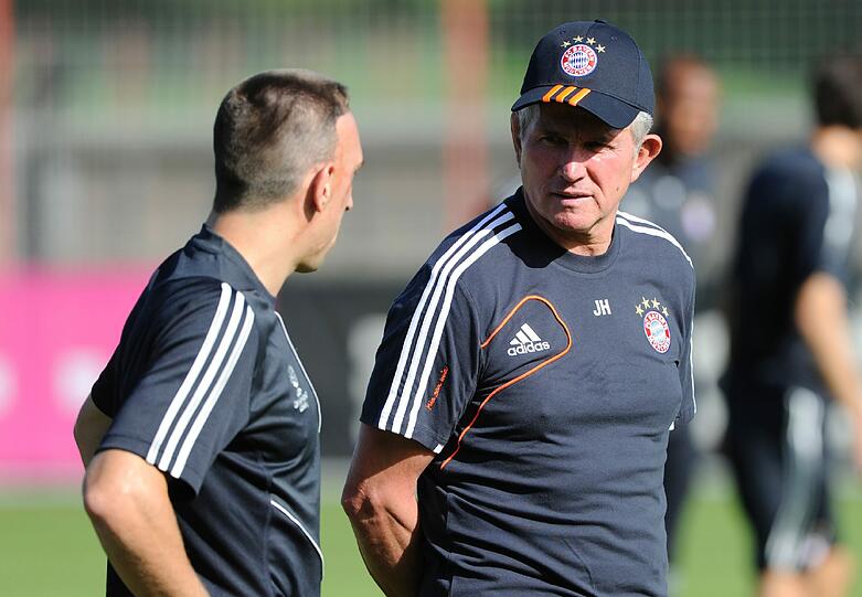 Spannung vor der ersten Champions-League-Prüfung gegen Valencia: Der FC Bayern hat am Dienstagabend nochmal traininert. Hier gibt's die Bilder von der Säbener