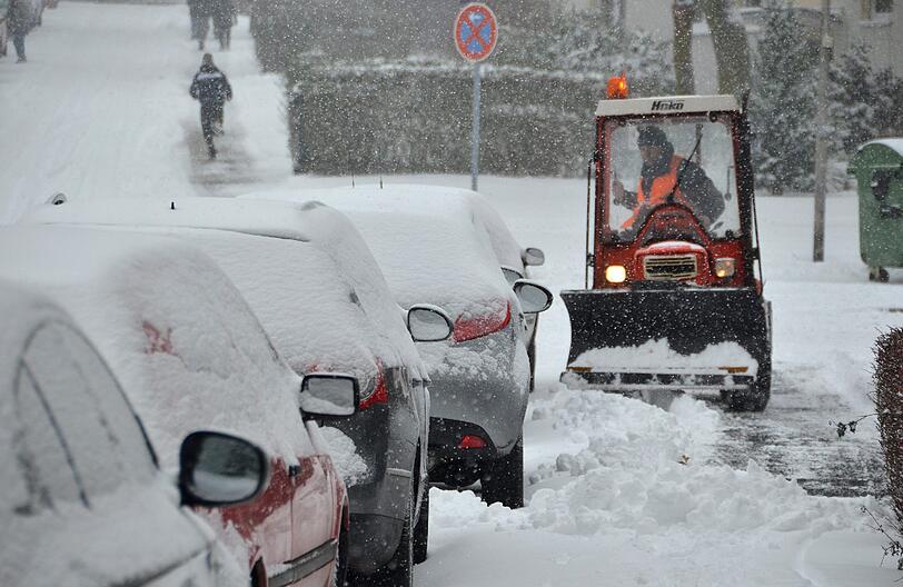 Deutschland bibbert: Mit eisigen Temperaturen und teils kräftigen Schneefall zieht der Winter ein. Die Bilder