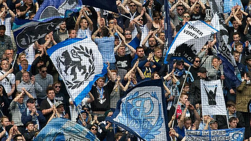 Löwen-Fans hoffen auf die Relegation. Löwen-Fans hoffen auf die Relegation.
