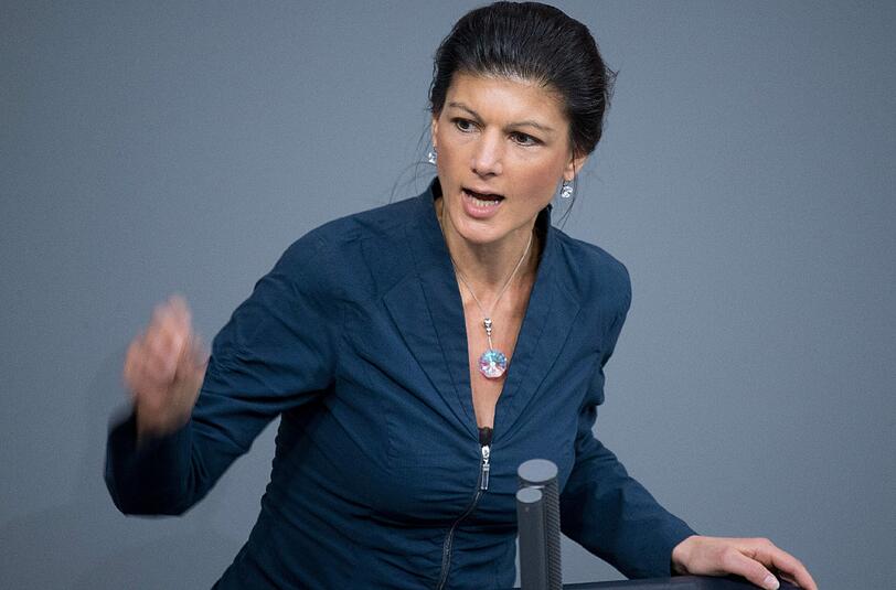 Die Fraktionschefin der Linken, Sahra Wagenknecht, hält den geplanten Bundeswehreinsatz gegen den IS für grundfalsch und gefährlich.