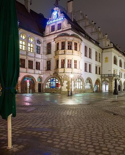 Wie leer gefegt - am Platzl vor dem geschlossenen Hofbräuhaus.