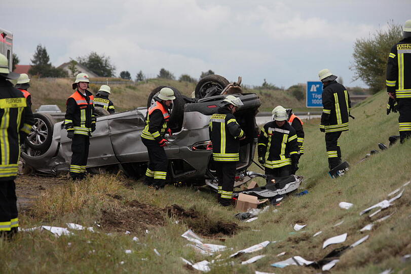 Bei einem Unfall auf der A94 wurden vier Personen verletzt.