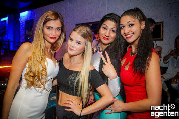 Die besten Partybilder vom Samstag. Hier aus dem Crown's Club.