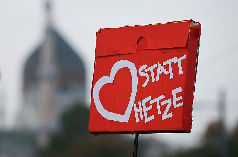 Der Zentralrat der Juden verurteilt massiv Hetze seitens Pegida und fordert ein härteres Durchgreifen der Behörden.