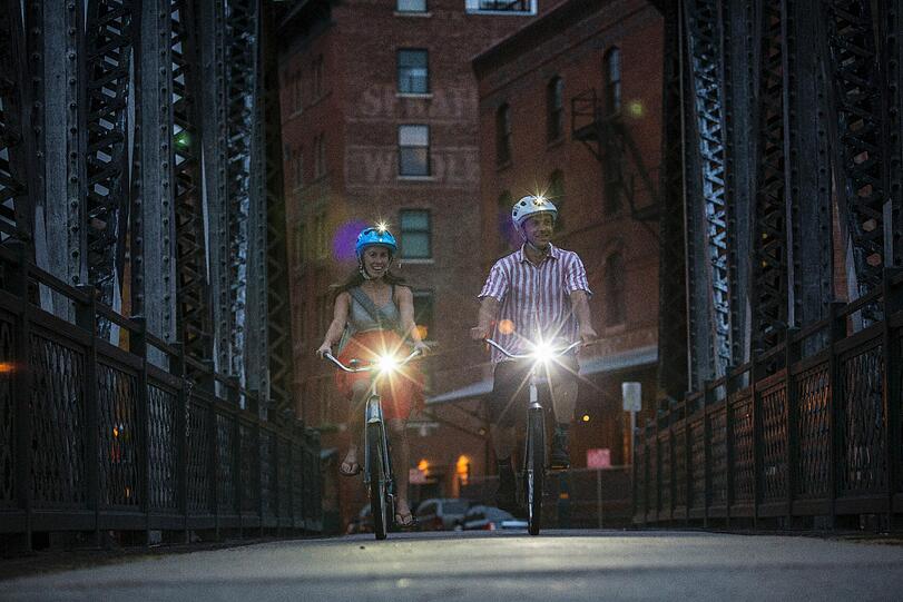 Egal ob mit Dynamo oder Akkubetrieb: ans Bike gehört eine funktionierende Beleuchtung.