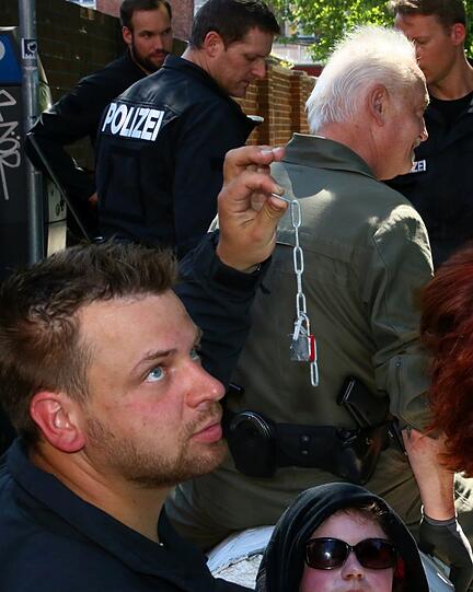 So läuft die Auflösung der Tierschützer-Blockade ab.