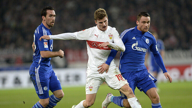 VfB Stuttgart - FC Schalke 04 am 06.12.2014 in Stuttgart (Baden-Württemberg) in der Mercedes-Benz-Arena. Schalkes Christian Fuchs (l) und Christian Clemens (r) spielen gegen Stuttgarts Timo Werner. VfB Stuttgart - FC Schalke 04 am 06.12.2014 in Stuttgart (Baden-Württemberg) in der Mercedes-Benz-Arena. Schalkes Christian Fuchs (l) und Christian Clemens (r) spielen gegen Stuttgarts Timo Werner.