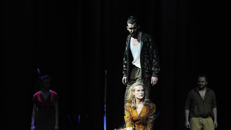 "The Rape of Lucretia", 2. Akt/ 2. Bild: "To love as we loved was to die": Luise Höcker und Martin Burgmair. "The Rape of Lucretia", 2. Akt/ 2. Bild: "To love as we loved was to die": Luise Höcker und Martin Burgmair.