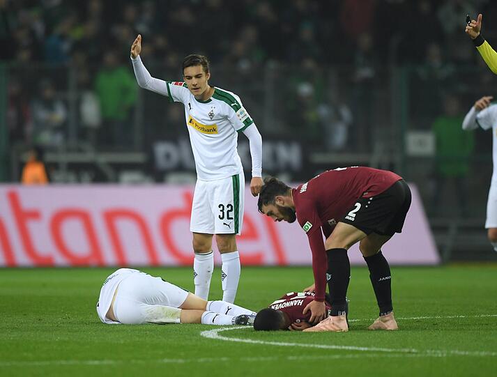 Matthias Ginter war nach 36 Minuten mit Noah Joel Sarenren Bazee zusammengestoßen und wurde anschließend ins Krankenhaus gebracht.