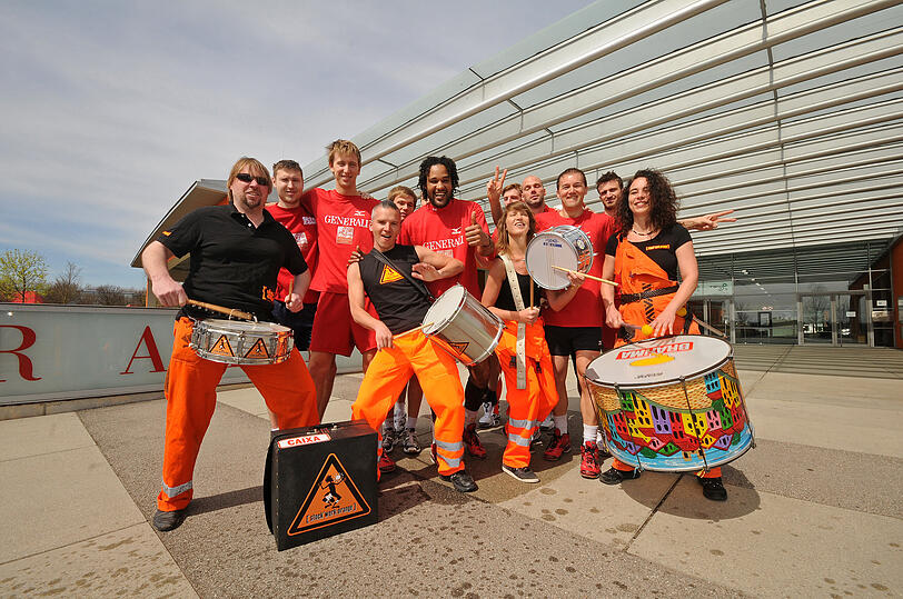 &bdquo;Stockwerk Orange&ldquo; und die Generali-Stars (v.l.): Robert Hupka, Paul Carroll, Ferdinand Tille, Leonardo dos Santos, Max Günthör, Renaud Doné, Camilo Glober und Roko Sikiric.
