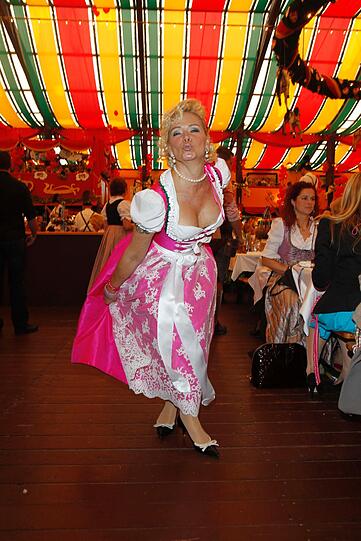 Regine Sixt's Damenwiesn: Die Münchner Lady-Elite trifft sich im Hippdrom. Die Bilder