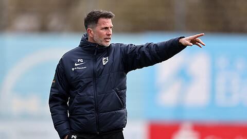 Trainer des TSV 1860: Patrick Glöckner packte Deniz, Hobsch und Guttau bei der Ehre.