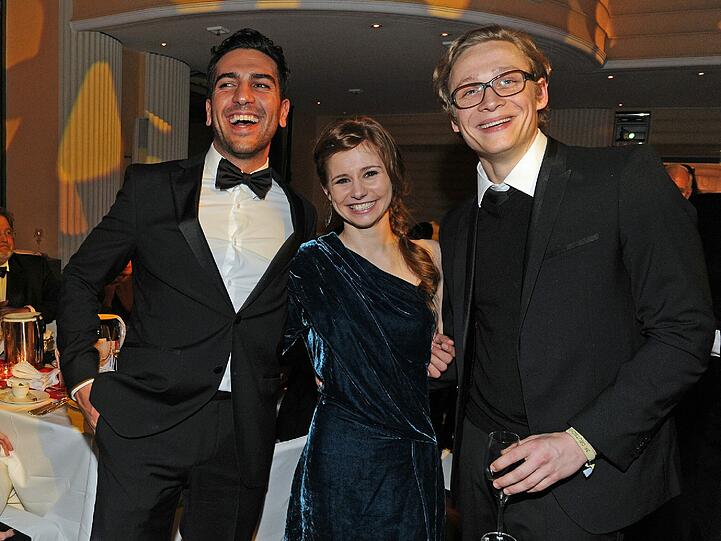 Star-Auflauf in München: Promis aus Film und Fernsehen haben beim 39. Deutschen Filmball die Erfolge des vergangenen Kinojahres gefeiert. Klicken Sie hier durch die besten Bilder des Filmballs 2012.
