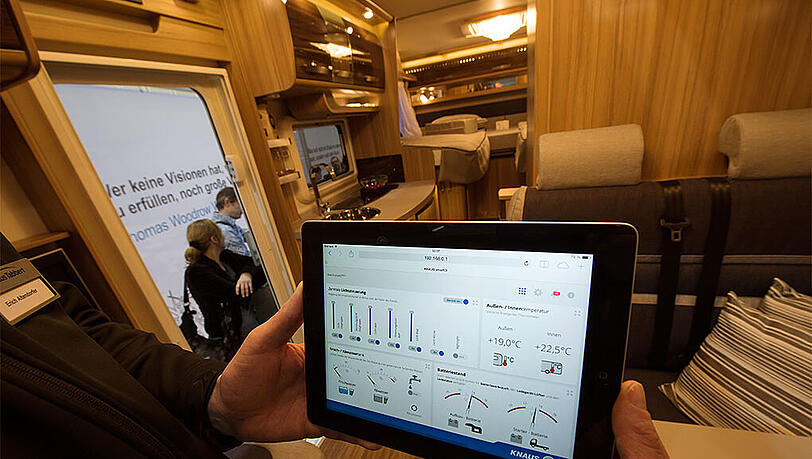 Mit dem Tablet lassen sich Parameter wie Temperatur, Licht und vieles mehr anzeigen und auch verändern. Die Caravan-Branche verzeichnete in den letzten Jahren einen enormen technischen Schub. Mit dem Tablet lassen sich Parameter wie Temperatur, Licht und vieles mehr anzeigen und auch verändern. Die Caravan-Branche verzeichnete in den letzten Jahren einen enormen technischen Schub.