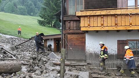 Chaos und Verwüstung in Oberstdorf: In der Nacht zum Sonntag walzte eine Schlammlawine durch den Ort - die Bilder.