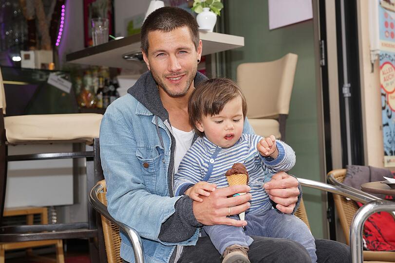 Da gibt es zum Beispiel Sven (hier mit Sohn Leo).