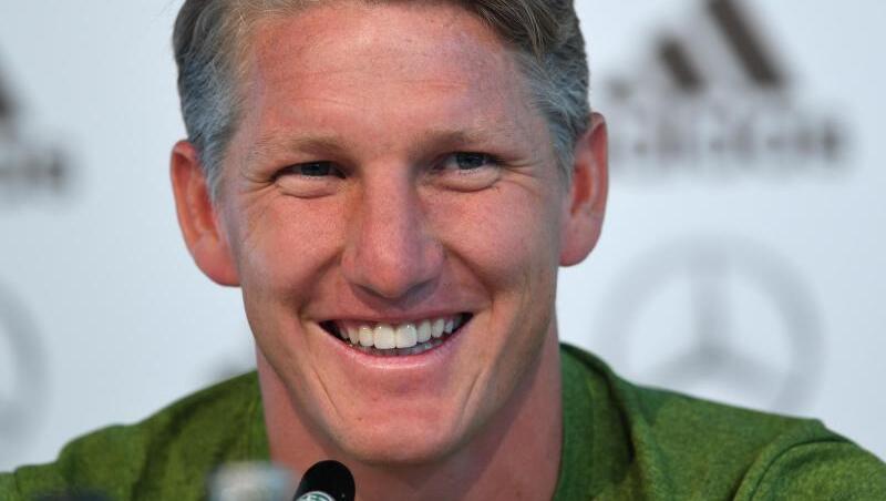 Möchte dem Fußball erhalten bleiben: Bastian Schweinsteiger. F. Möchte dem Fußball erhalten bleiben: Bastian Schweinsteiger. F.