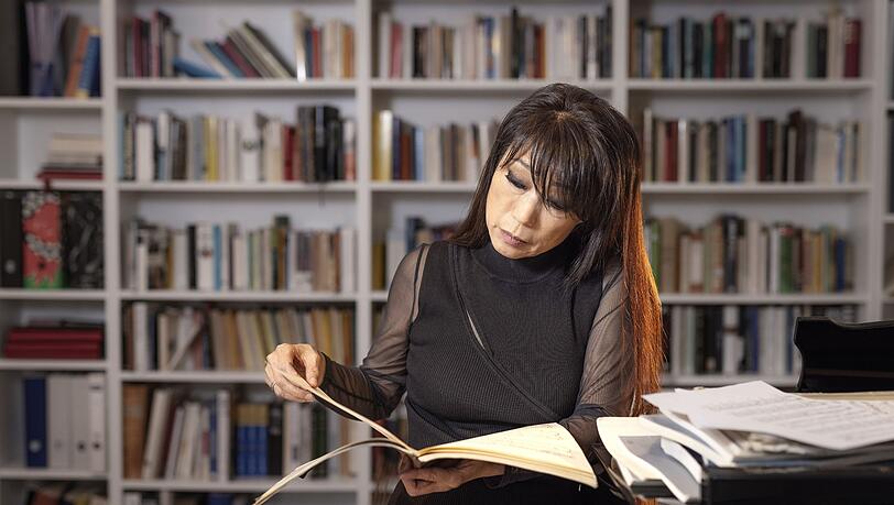 Unsuk Chin, Komponistin aus Südkorea, in ihrer Berliner Wohnung.