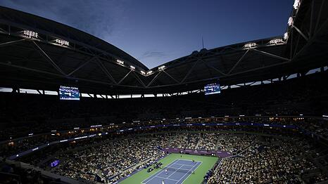 Ganz besondere Atmosph&auml;re im Arthur Ashe Stadium.